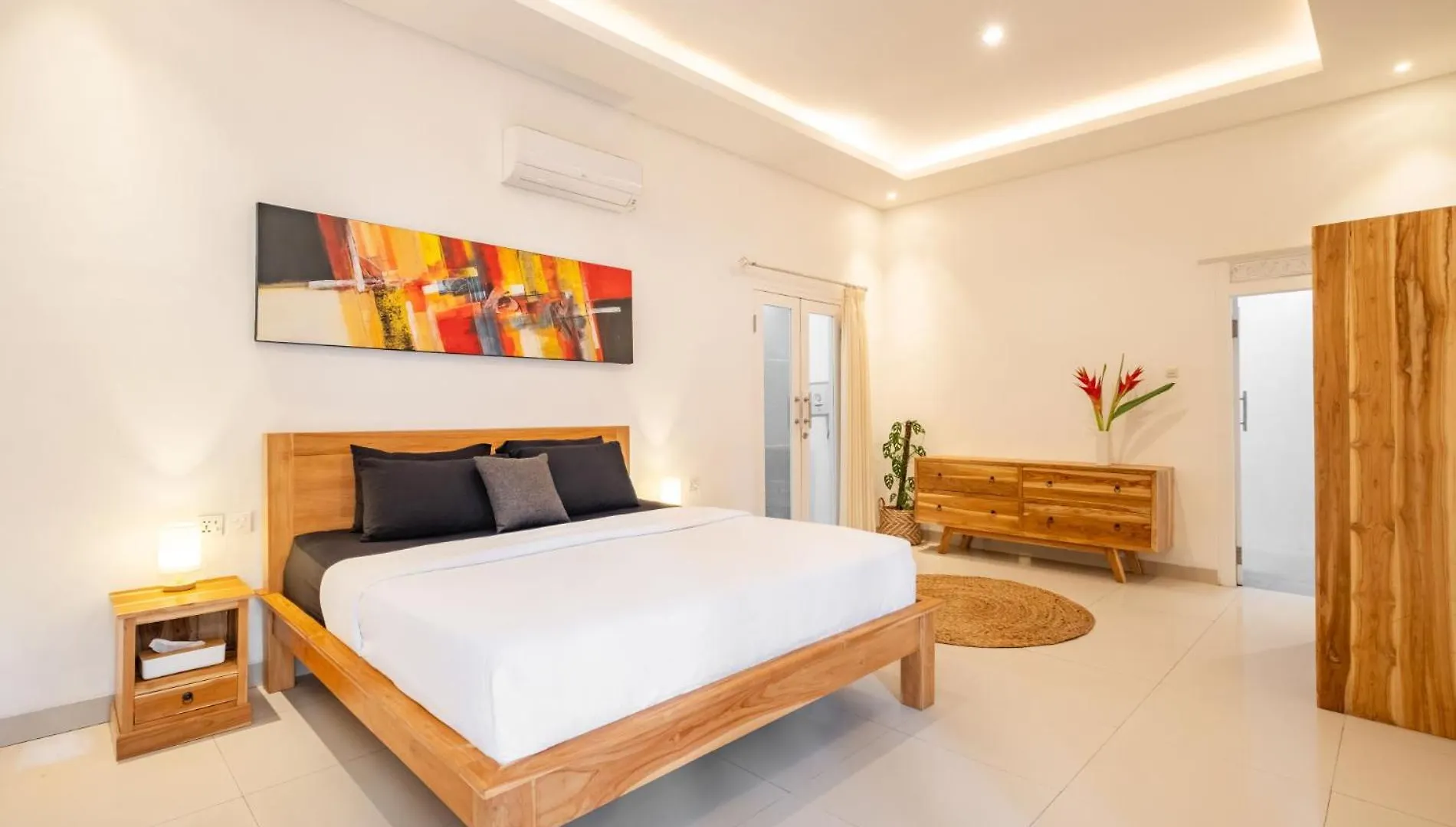 Amazing Villa In Oberoi Top Location Seminyak