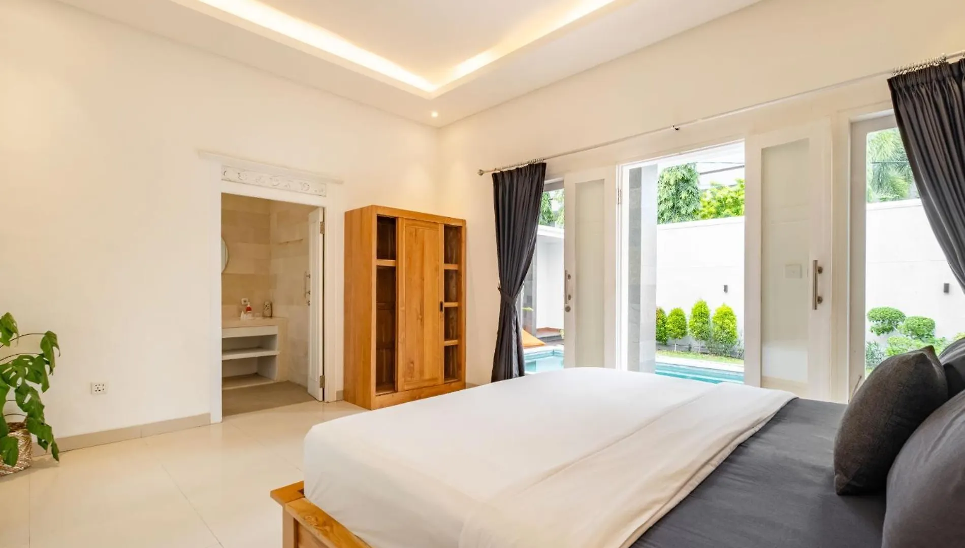 Amazing Villa In Oberoi Top Location Seminyak  Indonesia