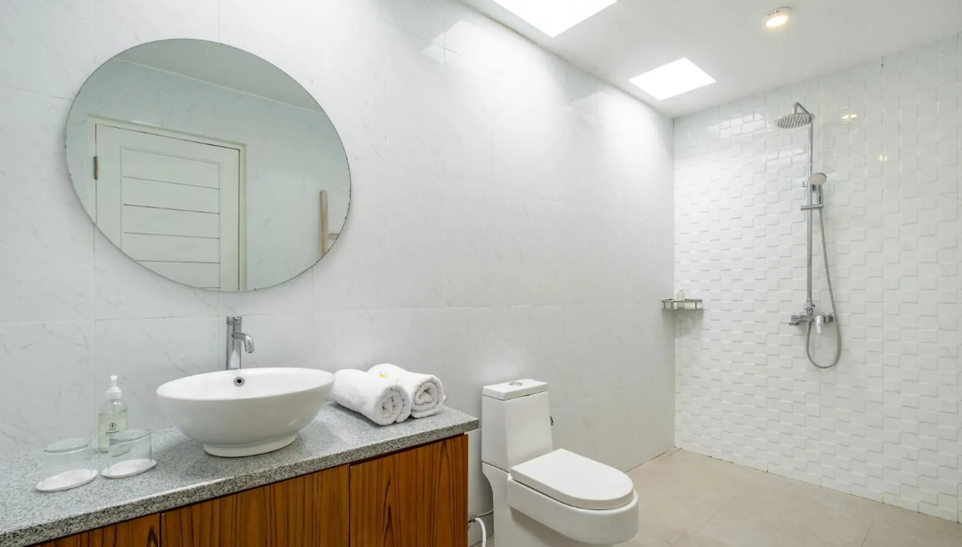 Amazing Villa In Oberoi Top Location 세미냑