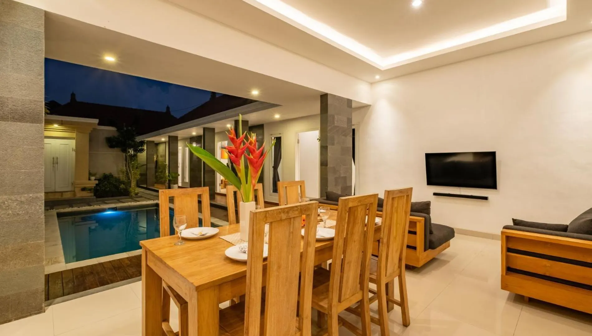 Amazing Villa In Oberoi Top Location Seminyak Indonesia