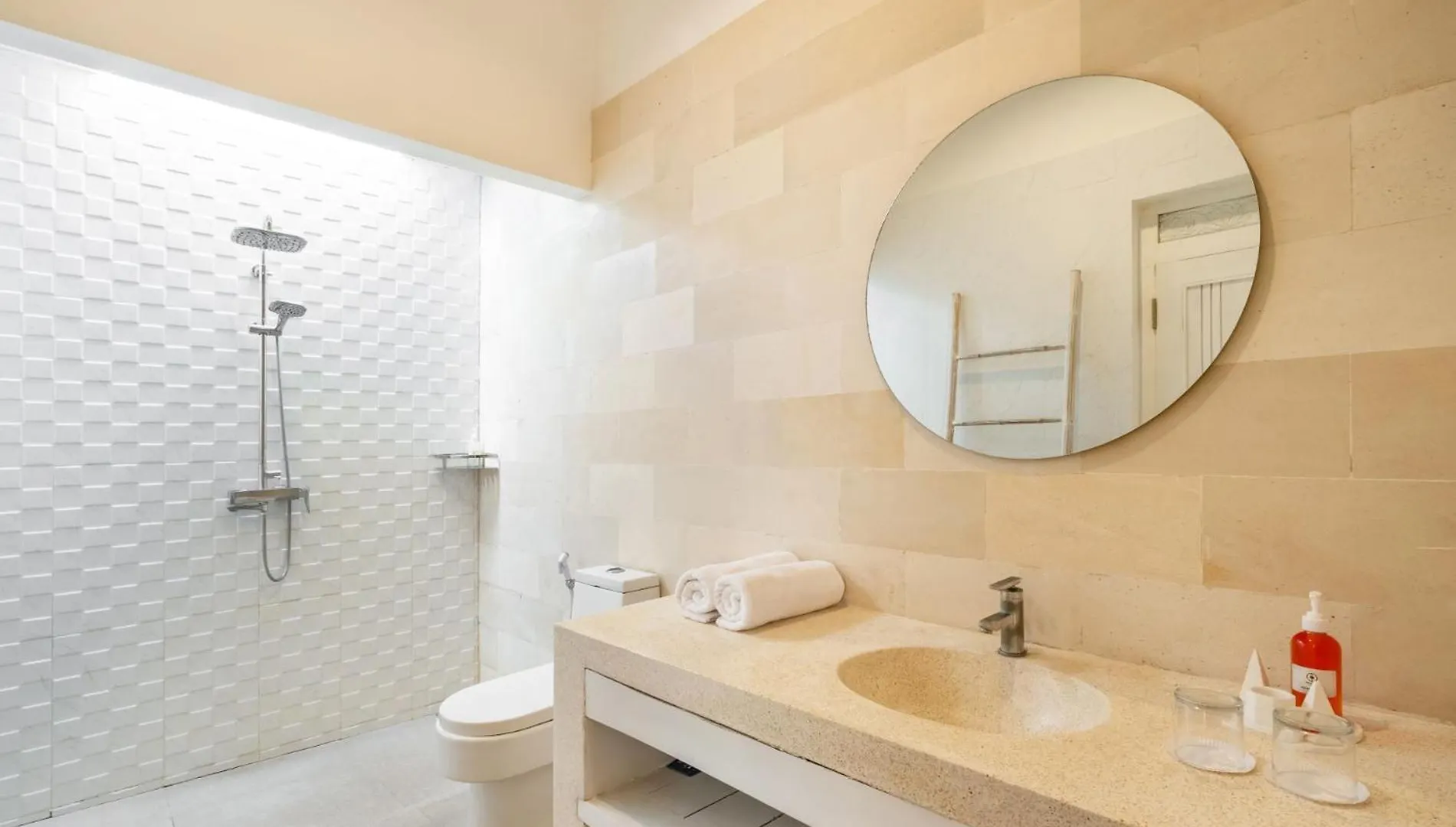 Amazing Villa In Oberoi Top Location 세미냑